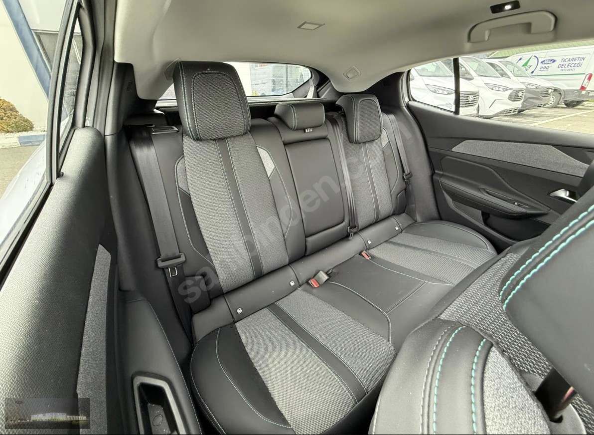 PEUGEOT 408 1.2 ALLURE / HATASIZ / YETKİLİ FORD BAYİ'DEN 2025 MODEL